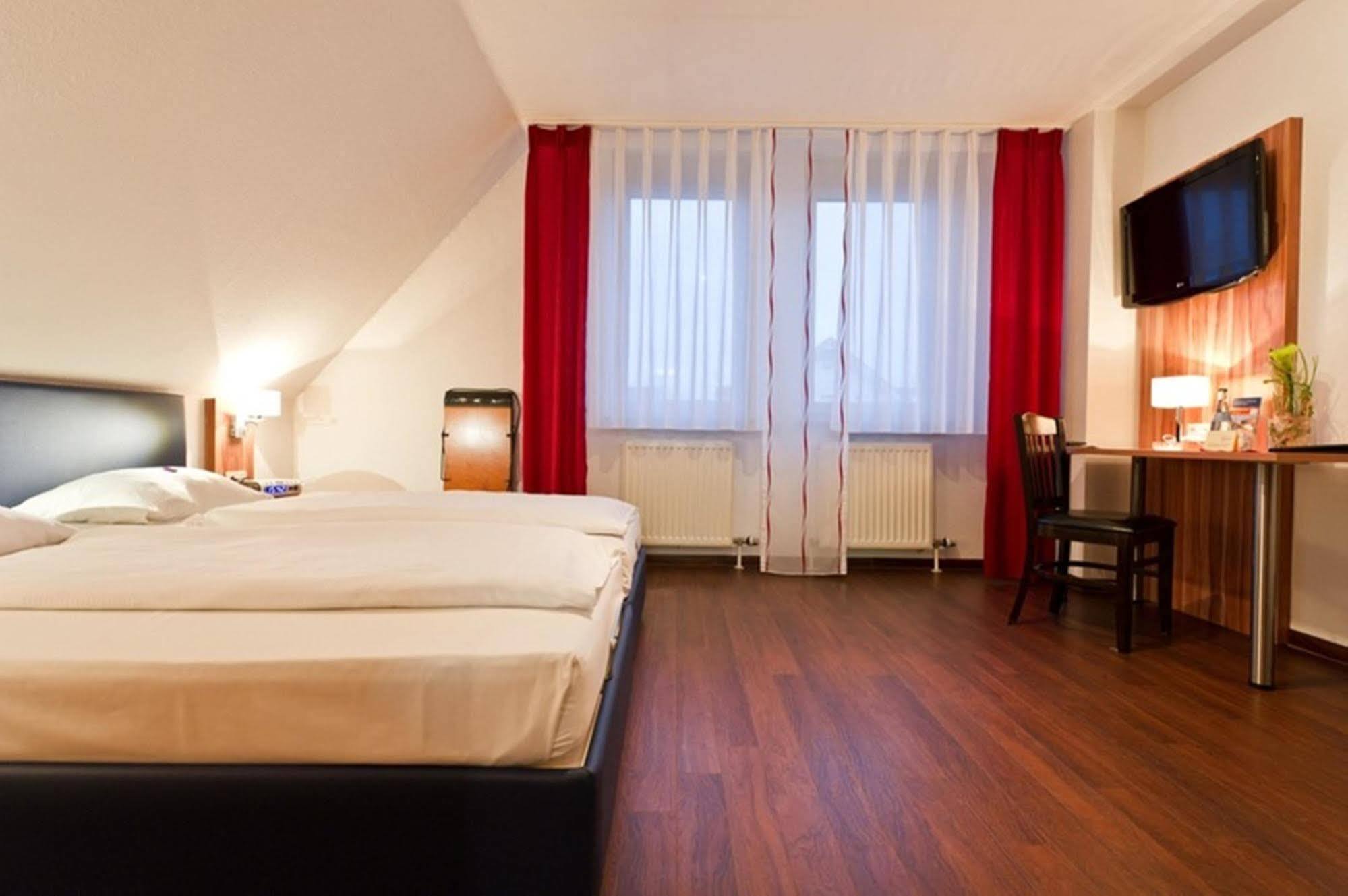 Hotel Domino Stuttgart Luaran gambar