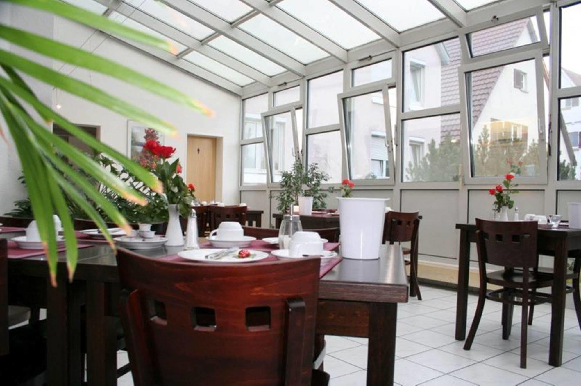 Hotel Domino Stuttgart Luaran gambar